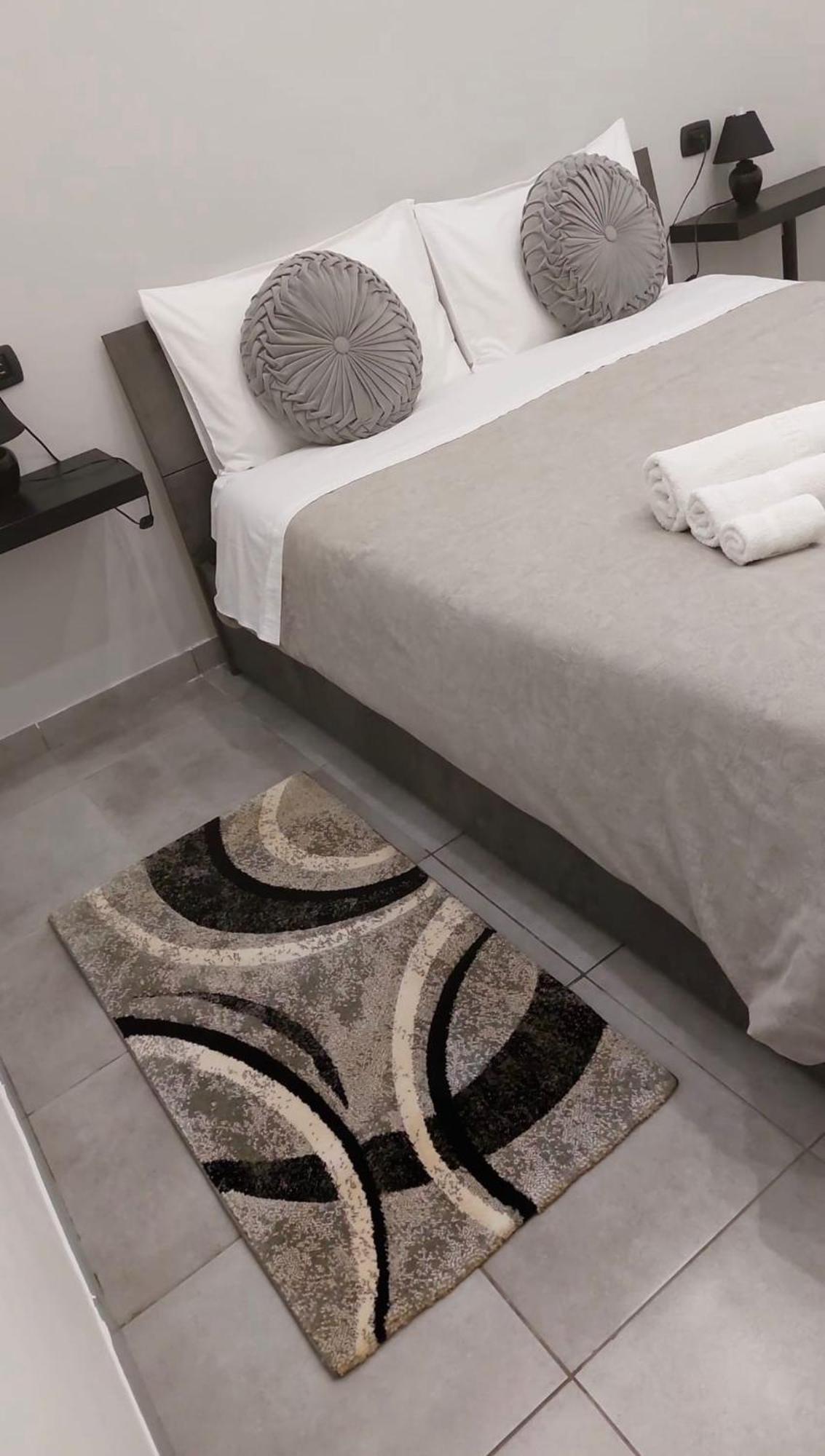 Miris Apartment Fast Comfortable Naples Airport Capodichino 25 Minutes Walk Self Check-In Extérieur photo